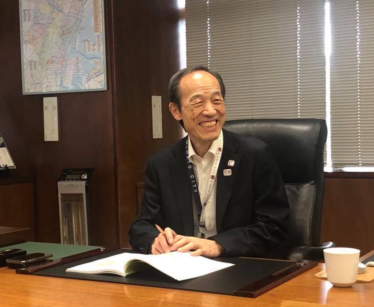 たけい雅昭区長室写真